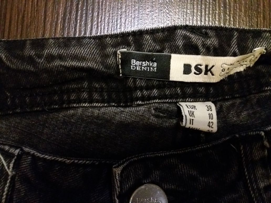 Spodenki firmy bershka 38