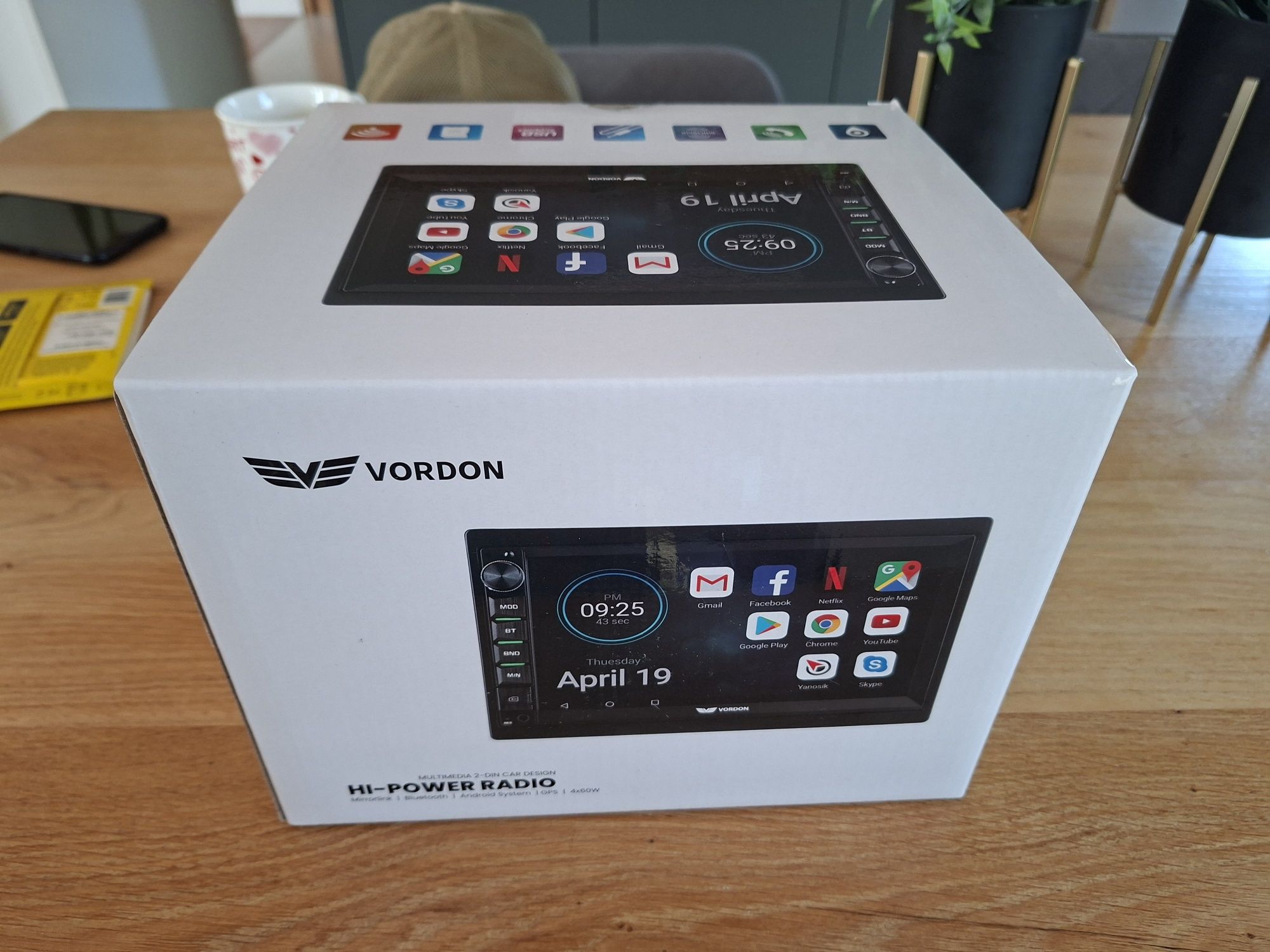 Radio samochodowe vordon AC-8290u uszkodzone