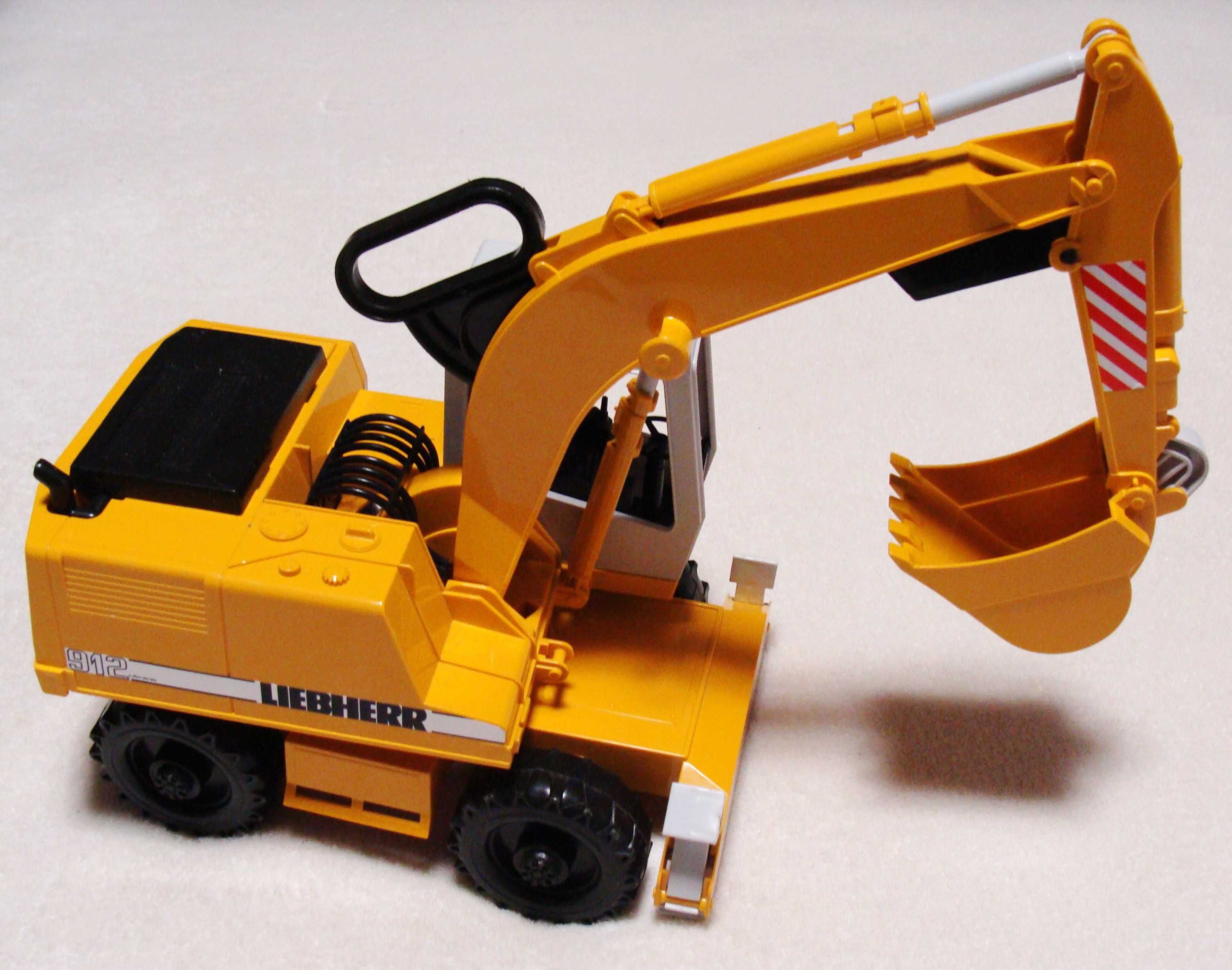 Bruder Liebherr 912 игрушка экскаватор колесный