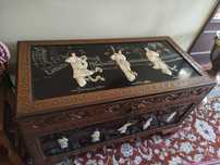 Mala de cânfora com figuras