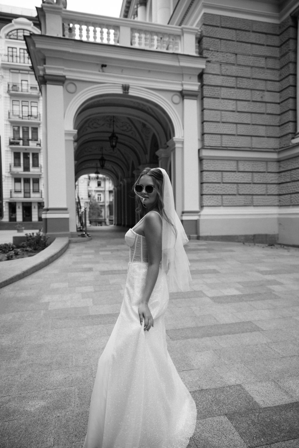 Елегантна весільна сукня та чохол