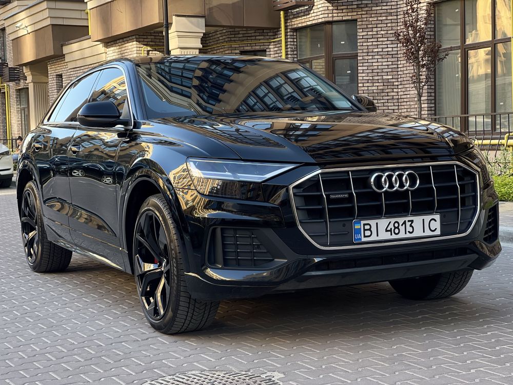 Продам Audi Q8 Quattro, 50 TDI Official в состоянии нового !