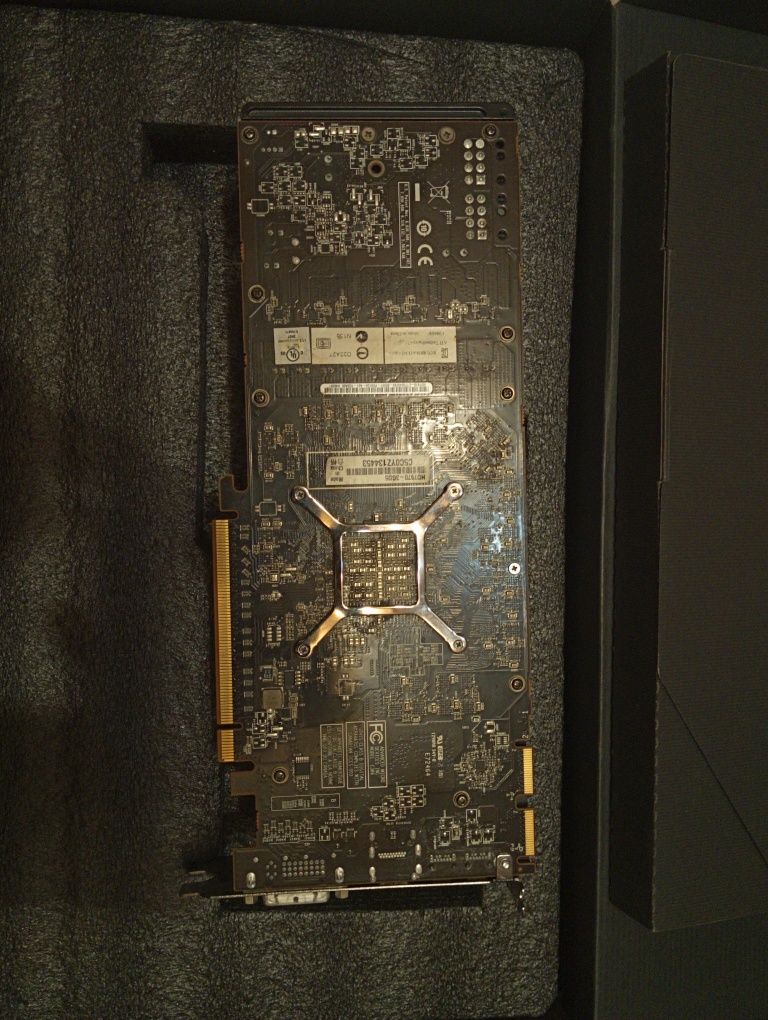 ASUS Radeon HD 7970 3 ГБ GDDR5