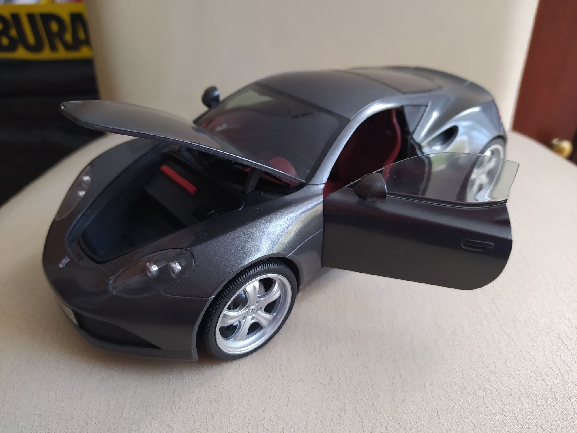 Artega GT 1:18 Revell