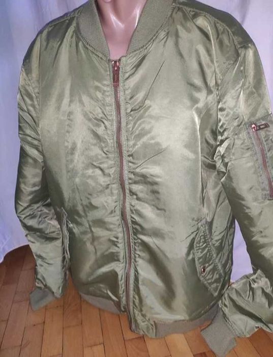 Бомбер олива по типу MA-1, утепление есть