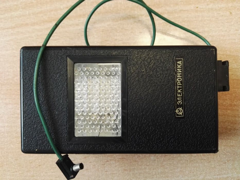 zabytkowa lampa błyskowa fotograficzna - fotoflesz