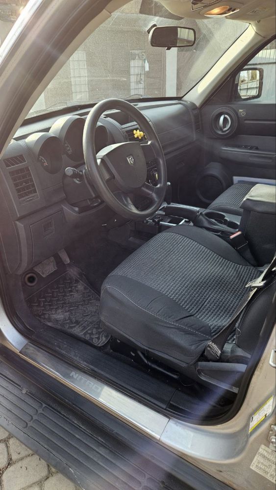 Авто Dodge Nitro