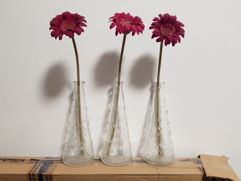 Ikea zestaw trzech flakonów z kwiatkami