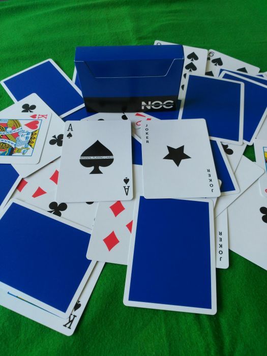 Vendo Baralhos de cartas NOC V3 Azuis ou Vermelhos Novos e Selados