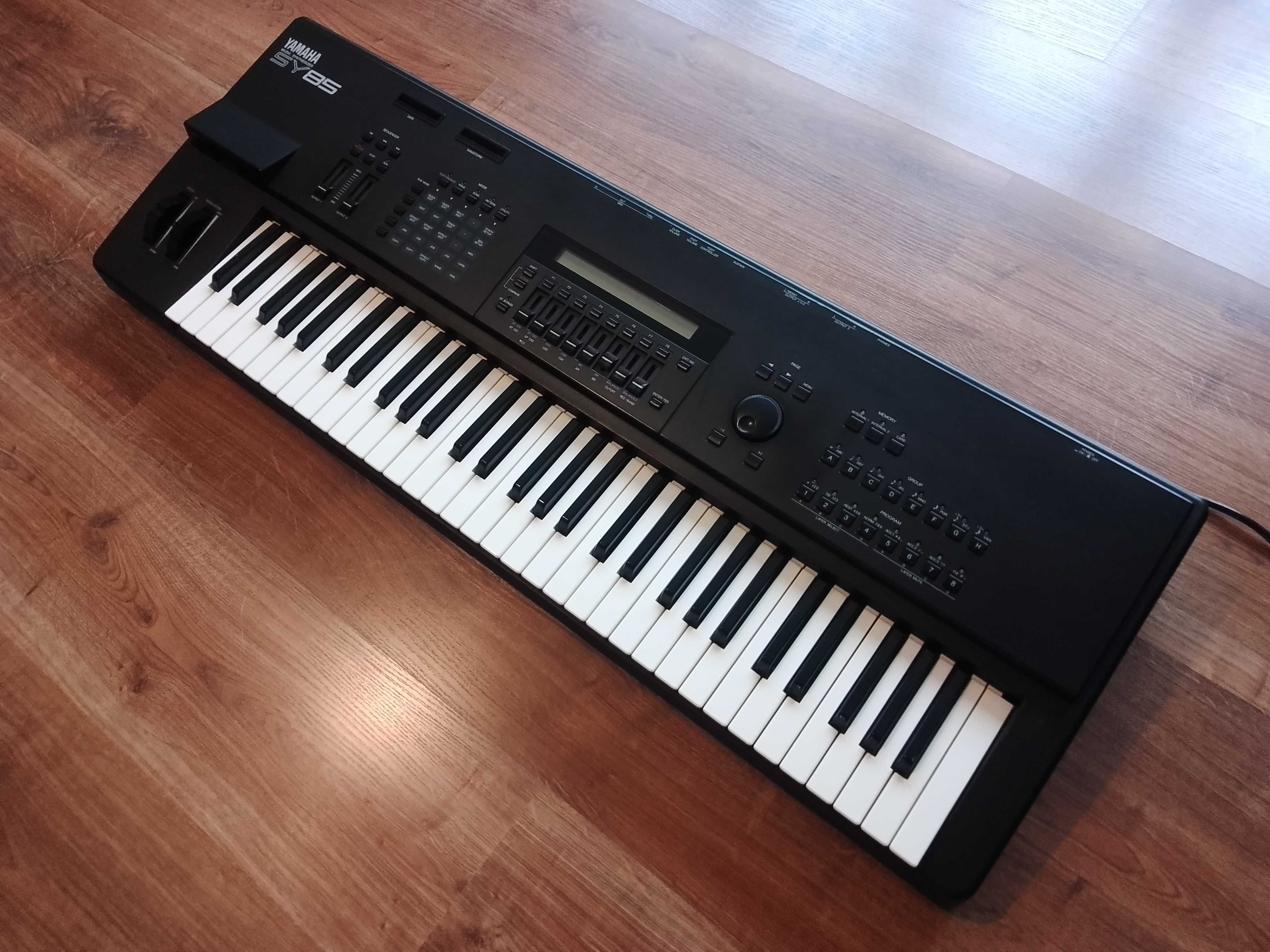 Yamaha SY 85 piękny stan