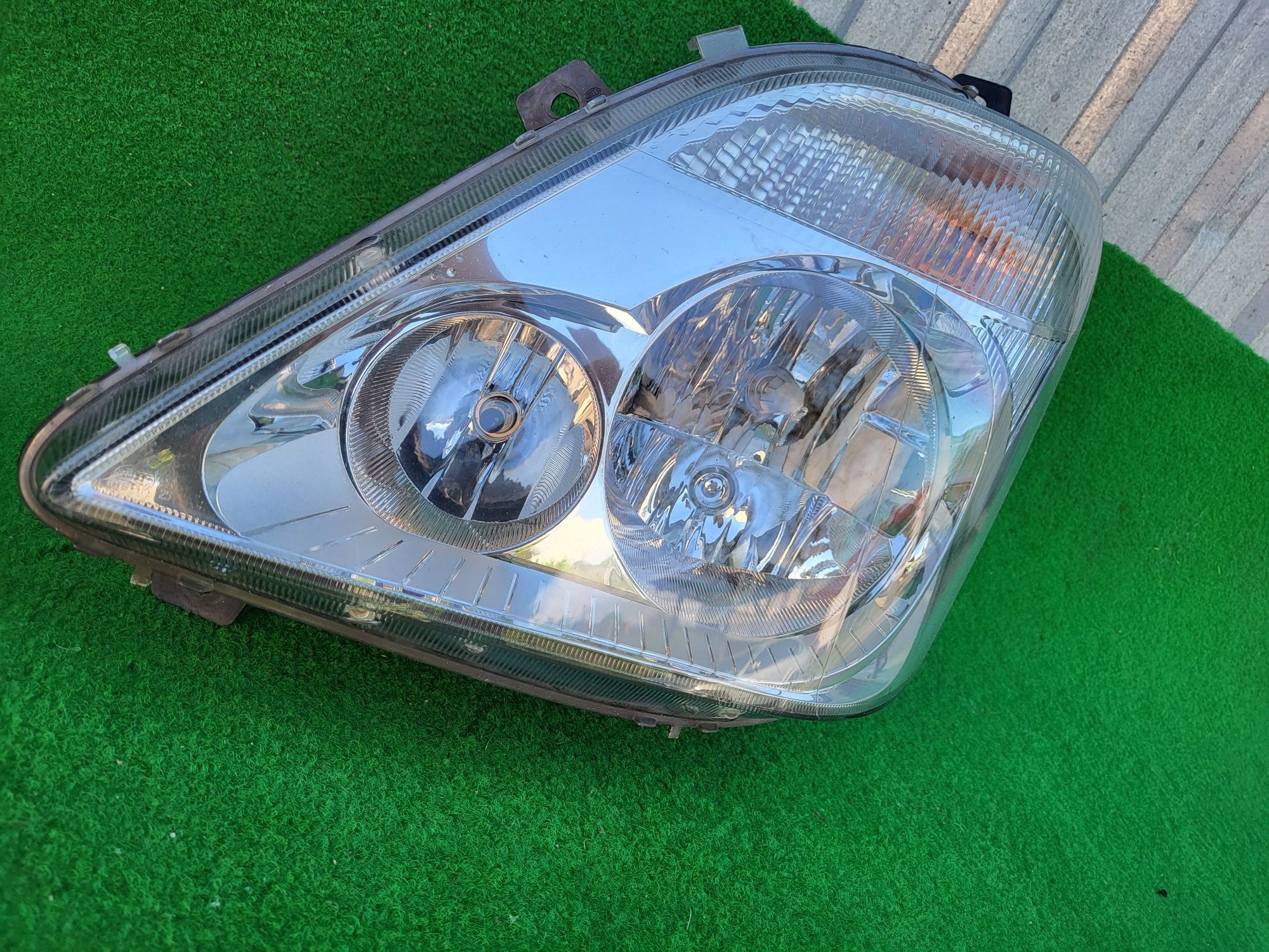 Mercedes sprinter 906 lampa lewa przód przednią