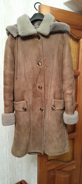 Продам жіночу дубльонку , пальто