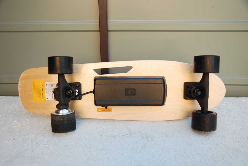 Deskorolka elektryczna sterowana za pomocą pilota