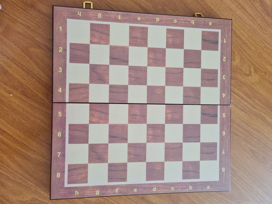 Шахи дерев'яні, дошка неякісна