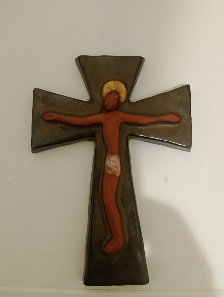 Stary ceramiczny krzyż ręcznie robiony. Dobry stan.