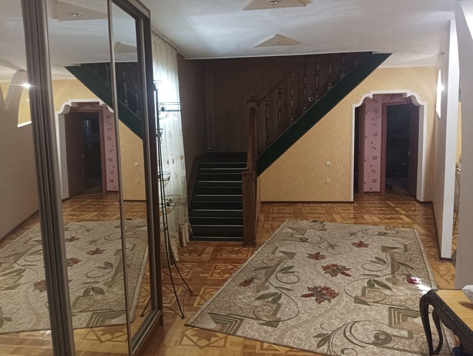 Продам два дома на участке