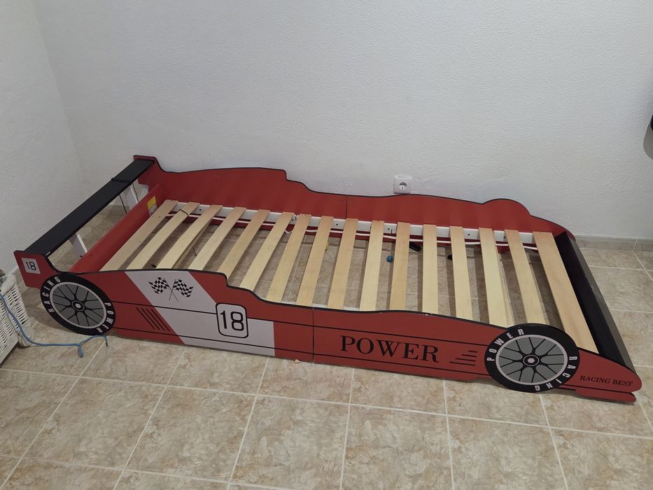 Cama criança em carro bom estado