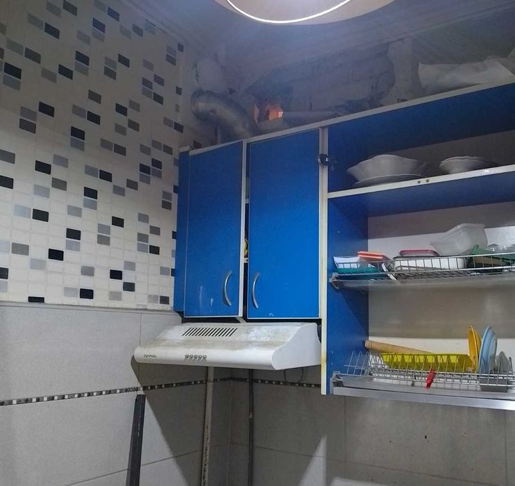 Продам кухонні меблі, трохи потребують ремонту м Київ