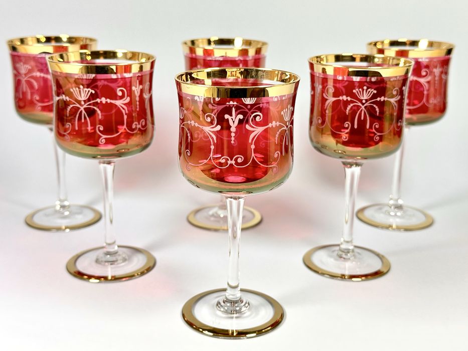 Piękny stary zestaw 6 rubinowych kieliszkow ze złoceniem Bohemia