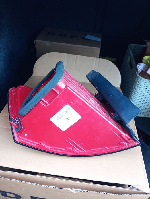 Продам задні фонарі на джету