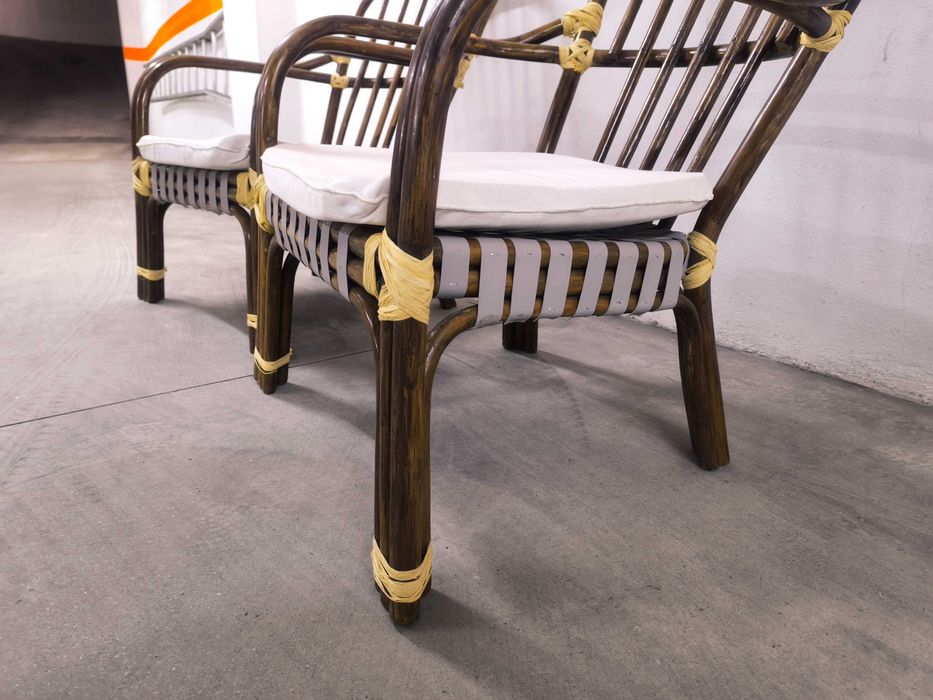 Cadeiras de bambu escuro