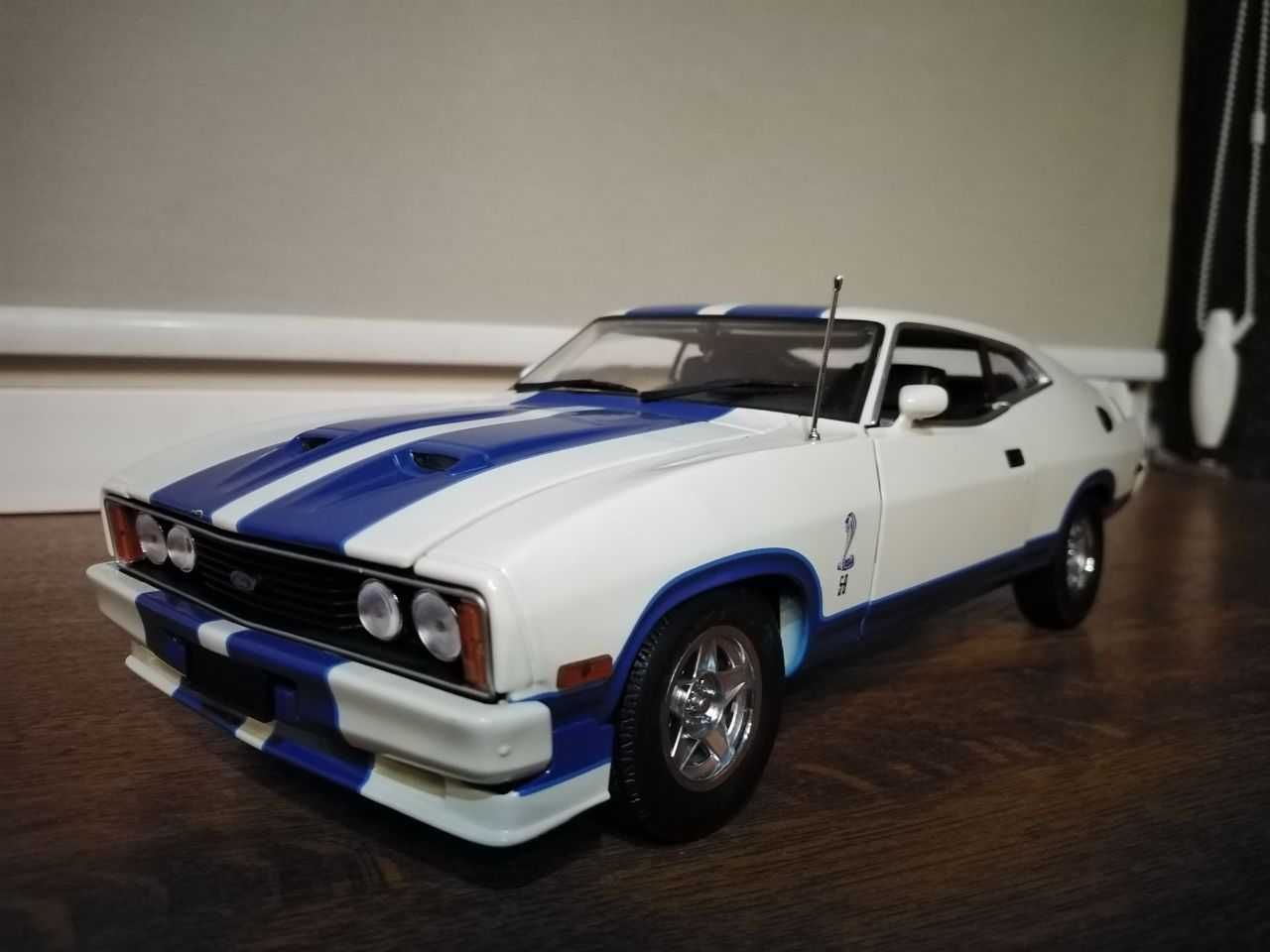 Модель автомобіля Biante (Autoart ) 1:18 Ford Falcon XC Cobra Coupe