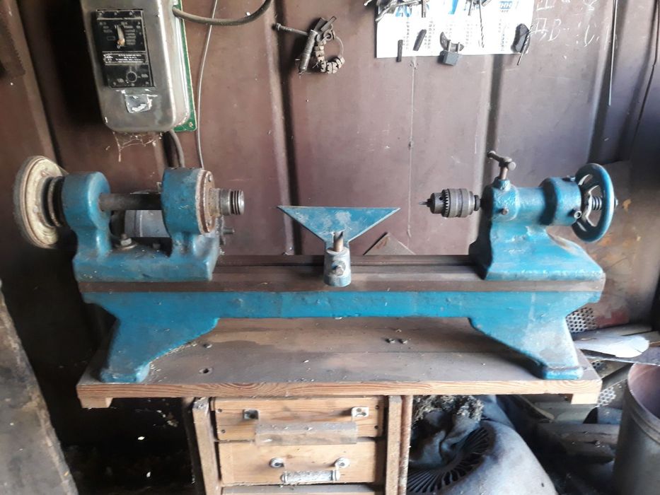 Продам токарный станок по дереву 9000 грн