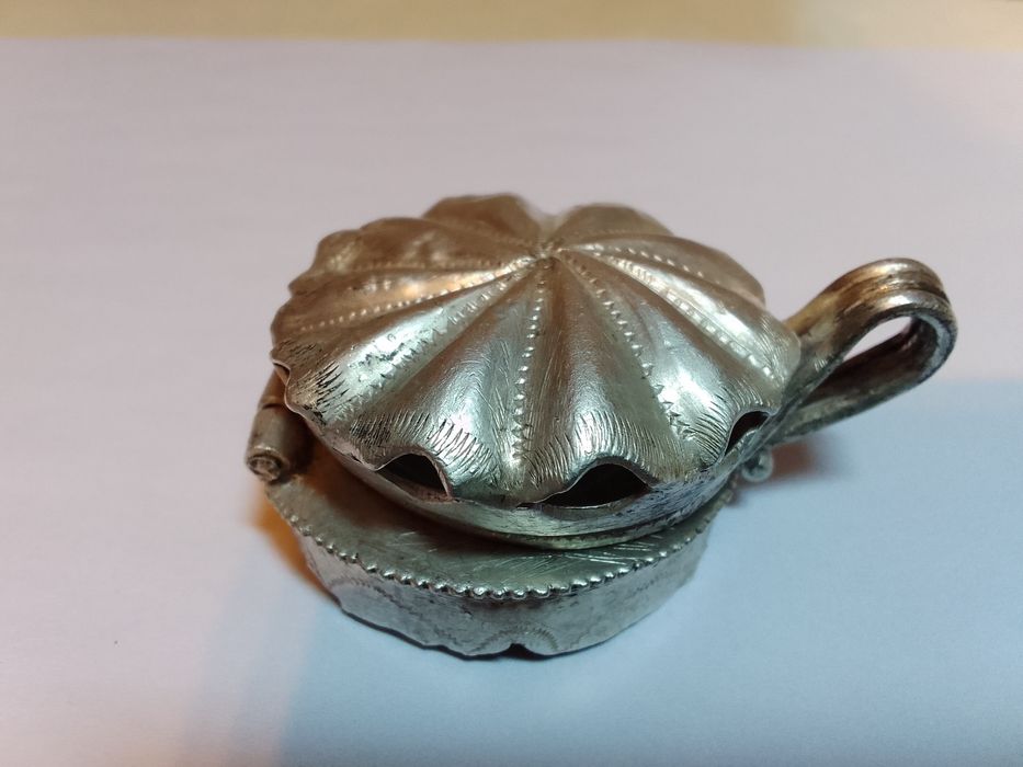 Продам срібну закривачку на люльку.