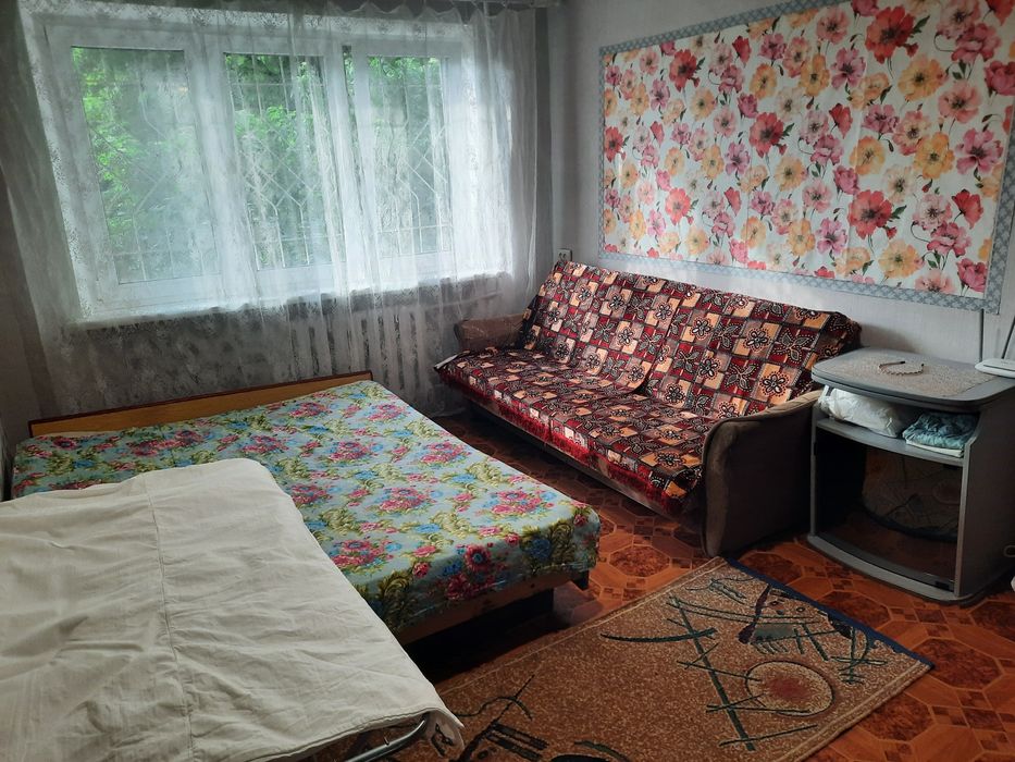 Сдам 1-ком. однокомнатную. Каменское. Черёмушки. Два дивана.