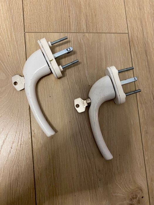 Klamka z zamkiem do stolarki okiennej