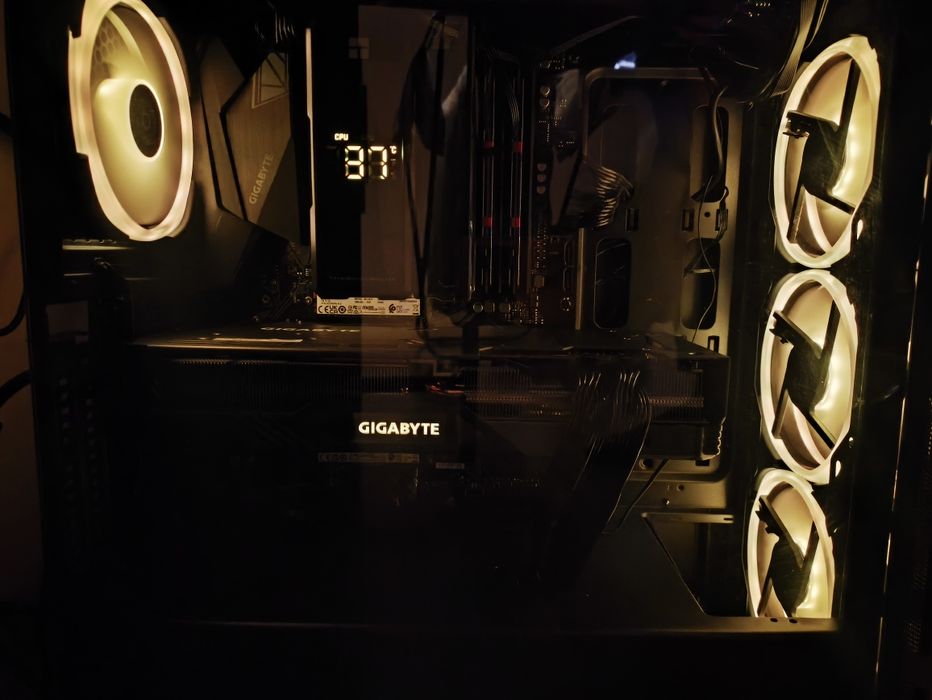 Komputer RX 7800xt Ryzen 5 5600 , 32gbRam 1.5t nvme