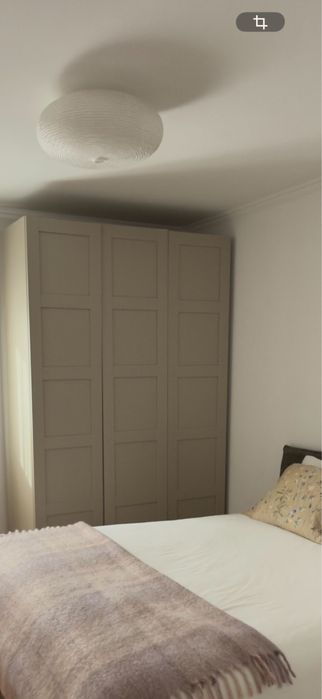 Sofa + Roupeiro + Mesa de jantar c/ 4 Cadeiras + 2 Bancos