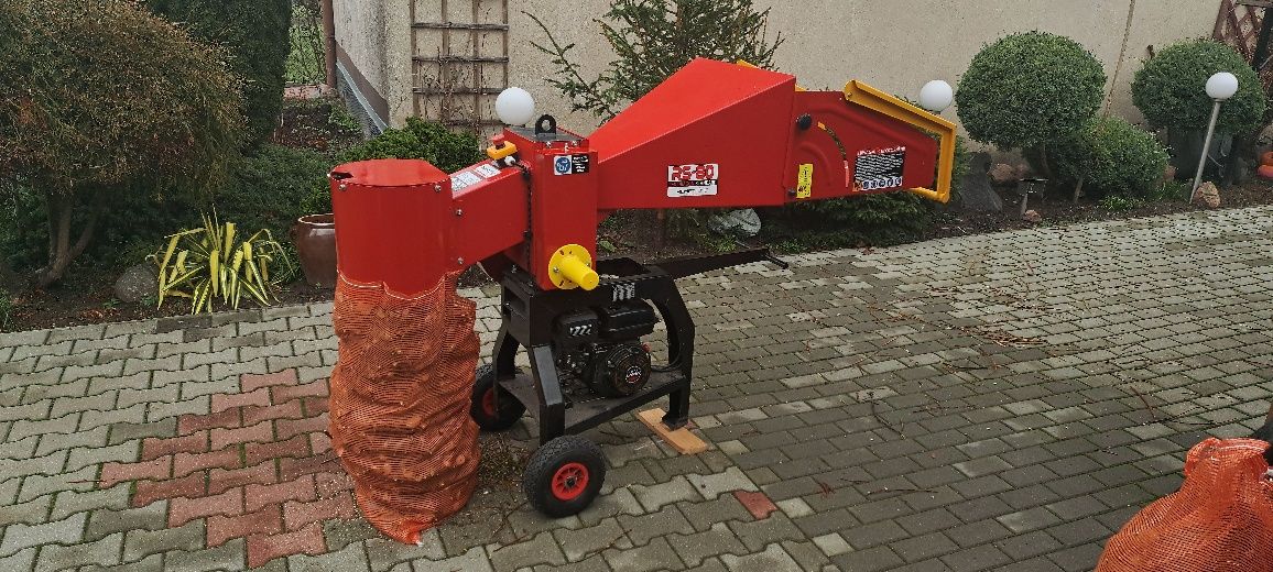 Rębak spalinowy do gałęzi grubość 70 mm