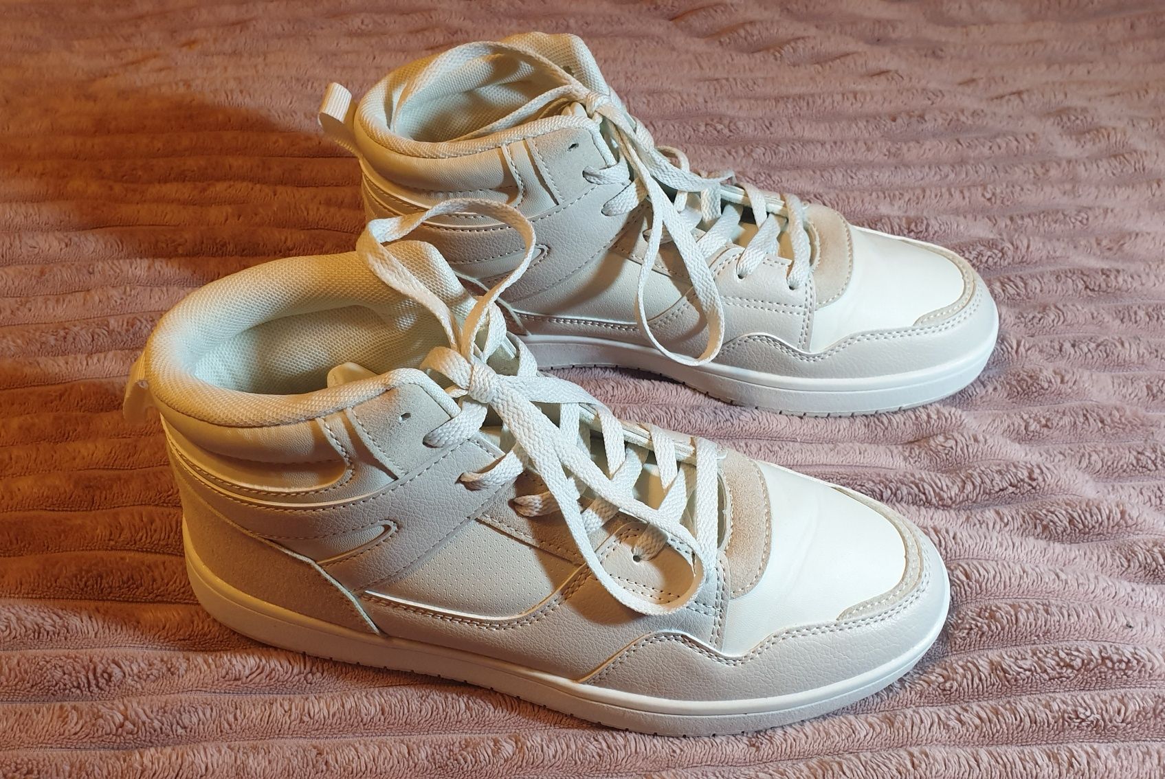 Buty białe sznurowane wysoki stan 39