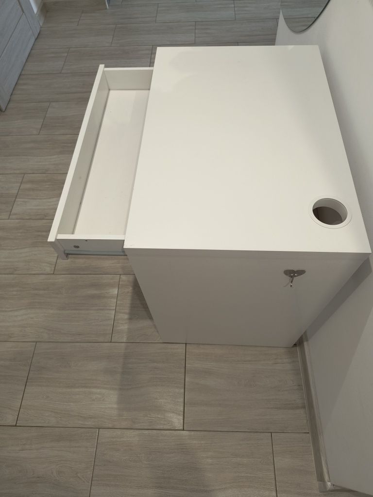 Biurko IKEA z jedną szufladą