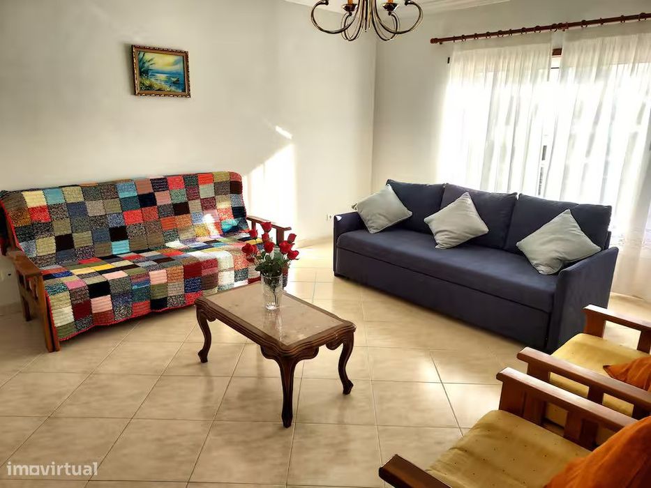 Apartamento T1 com varanda, garagem e ar condicionado