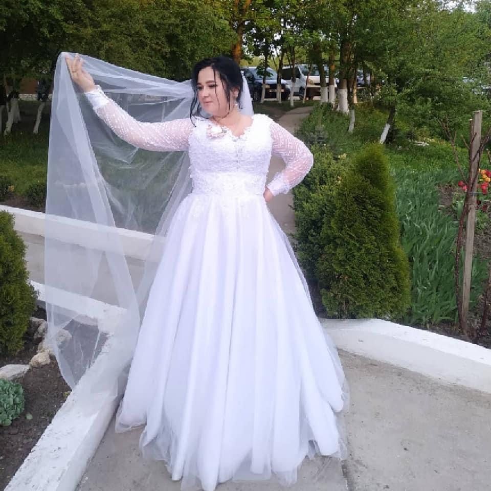 Весільна сукня в дуже хорошому стані