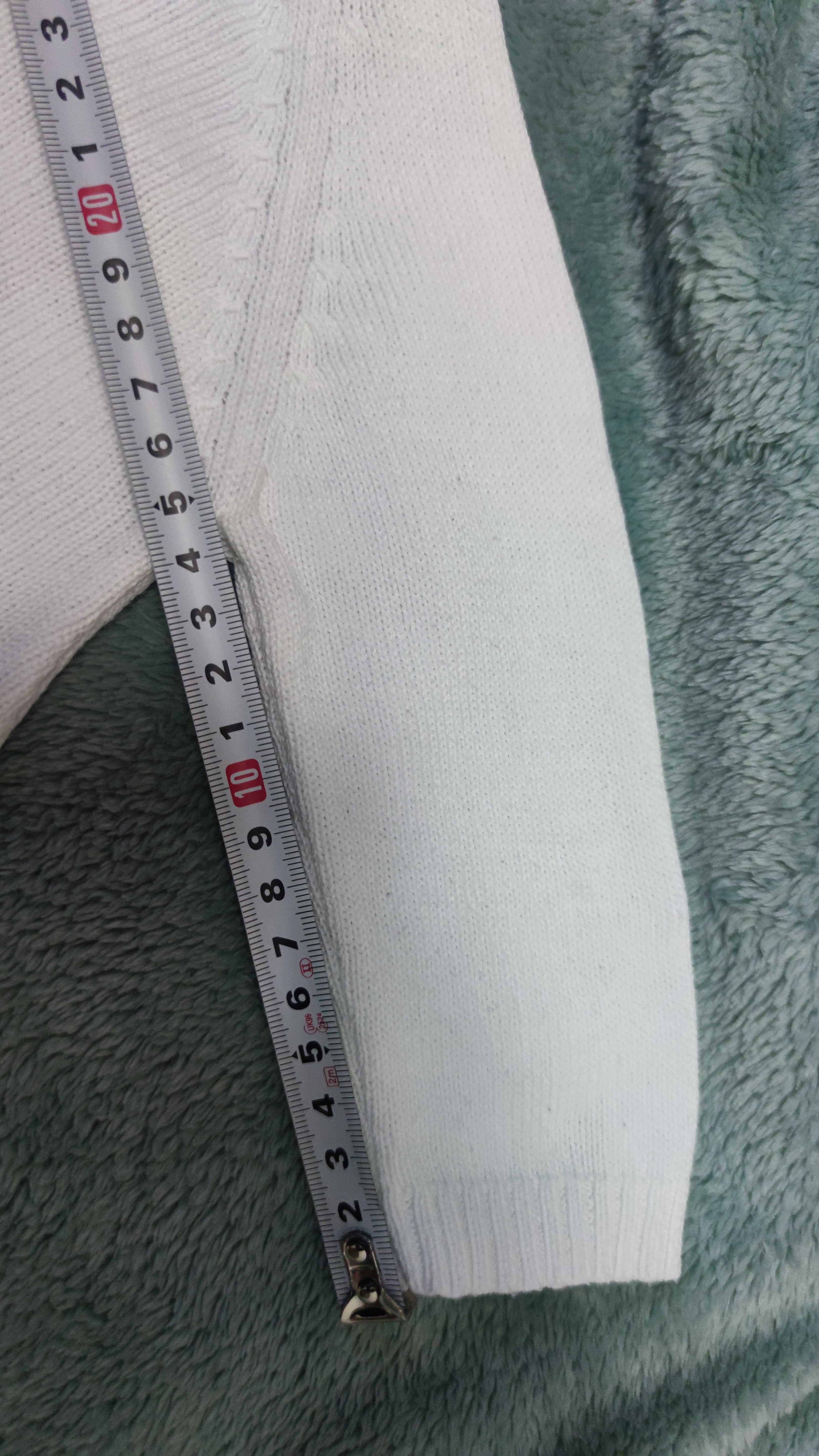 Benetton elegancki zapinany sweter kardigan biały 62 3-6 na chrzciny
