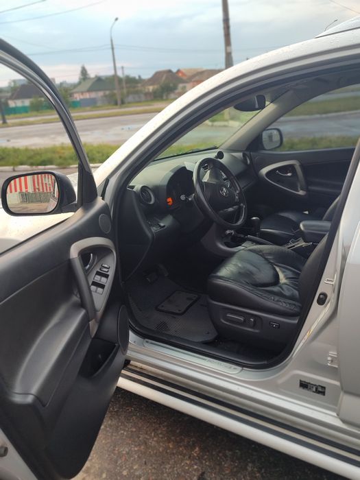 Aвтомобіль Toyota Rav 4 2006