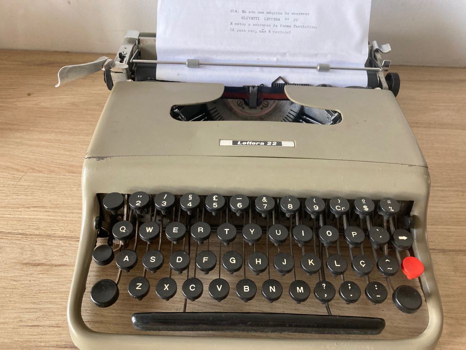 Máquina de escrever  **  olivetti