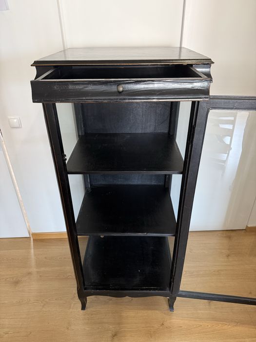 Armário clássico em madeira