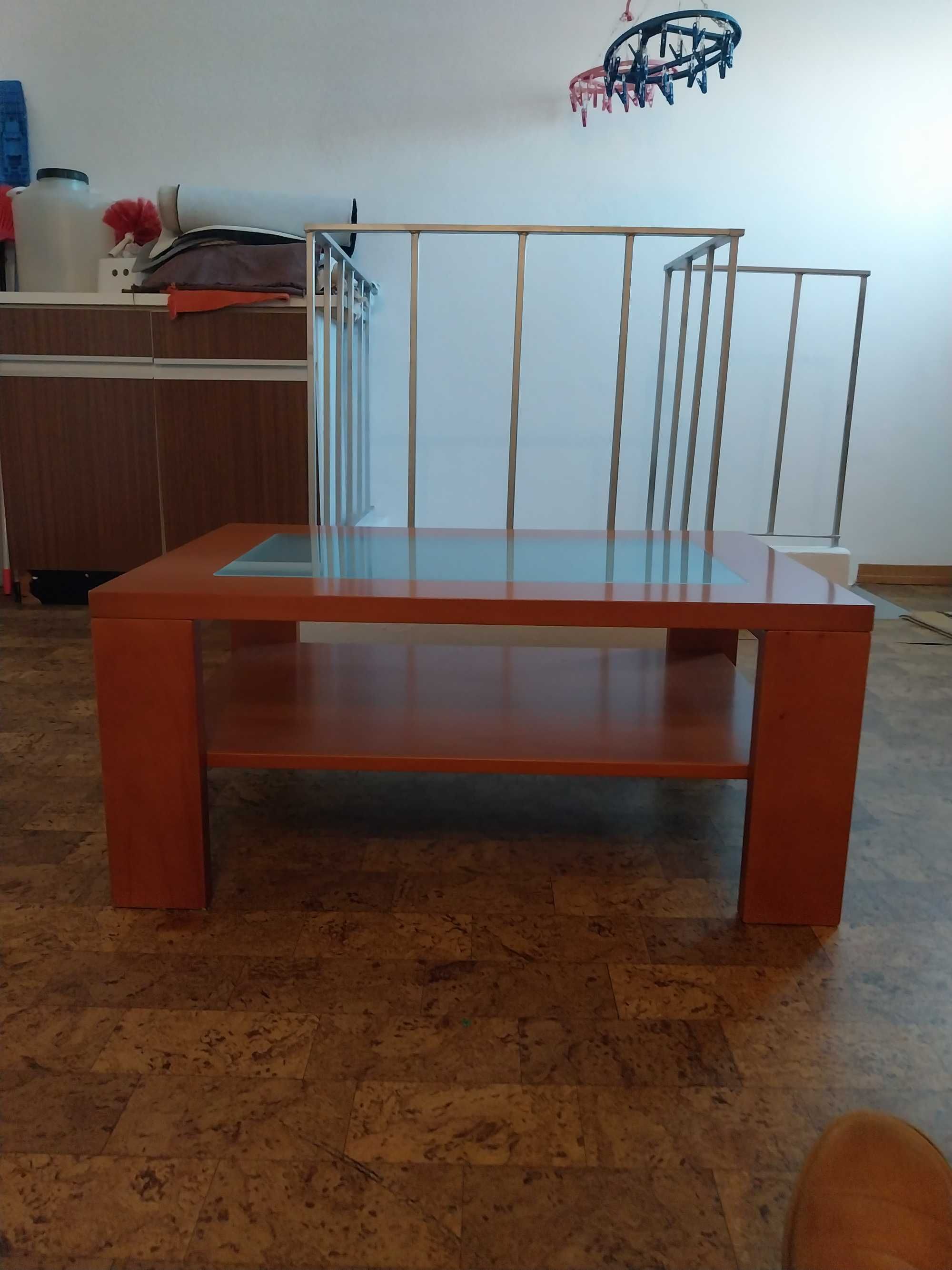Mesa de Sala em bom estado,como nova