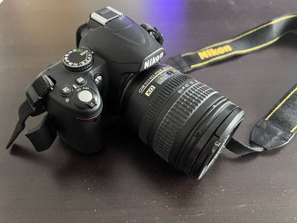 Nikon D3000 com objetiva 18-70 DX