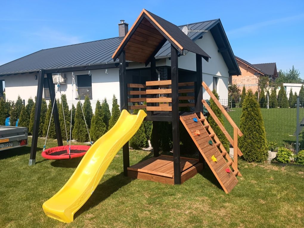Różne place zabaw, huśtawka, ślizg drewniany domek