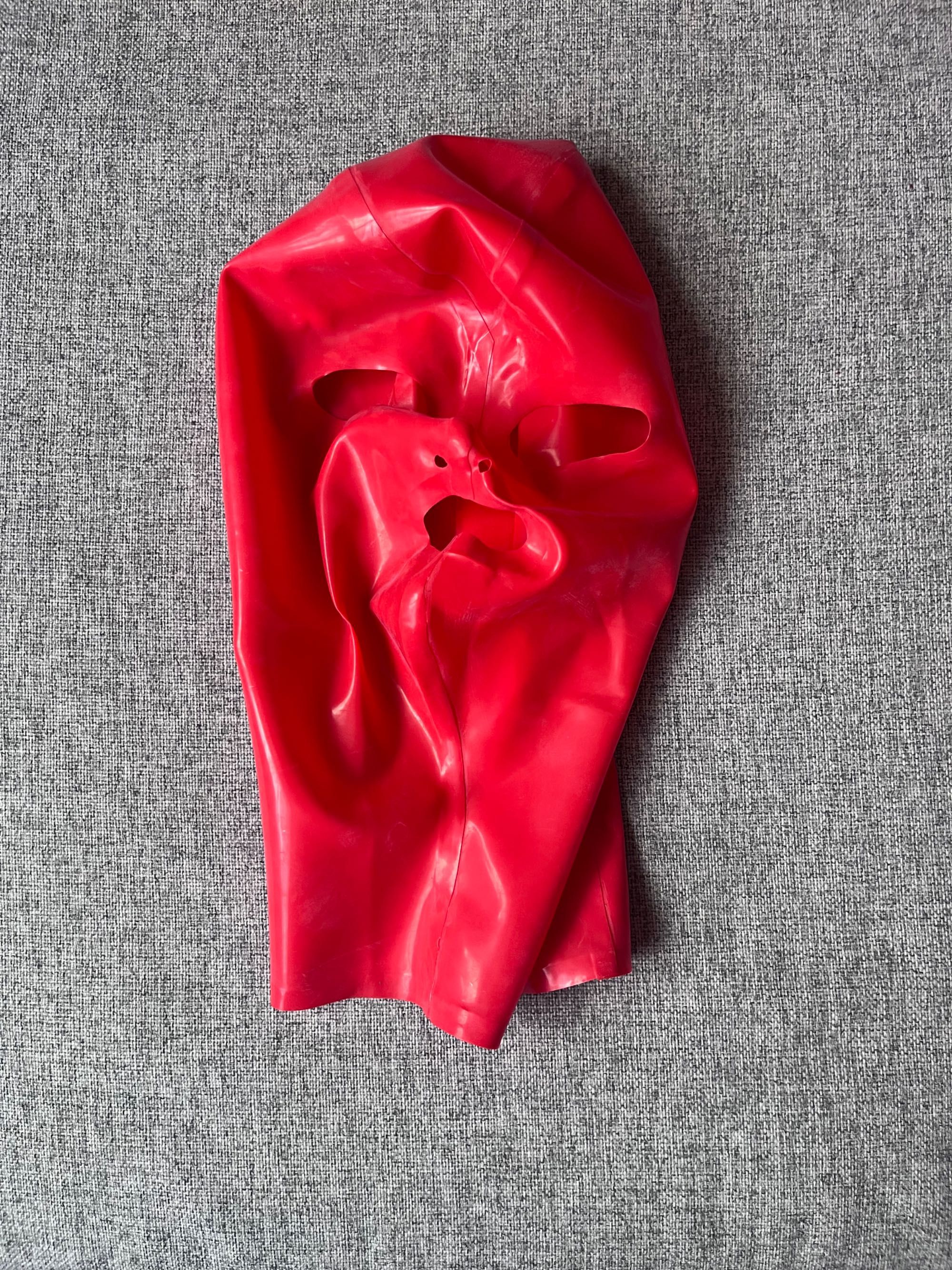 877/ODRĘKI S czerwona maska latex lateks 0.4 mm zamek Foto Sesja Teatr