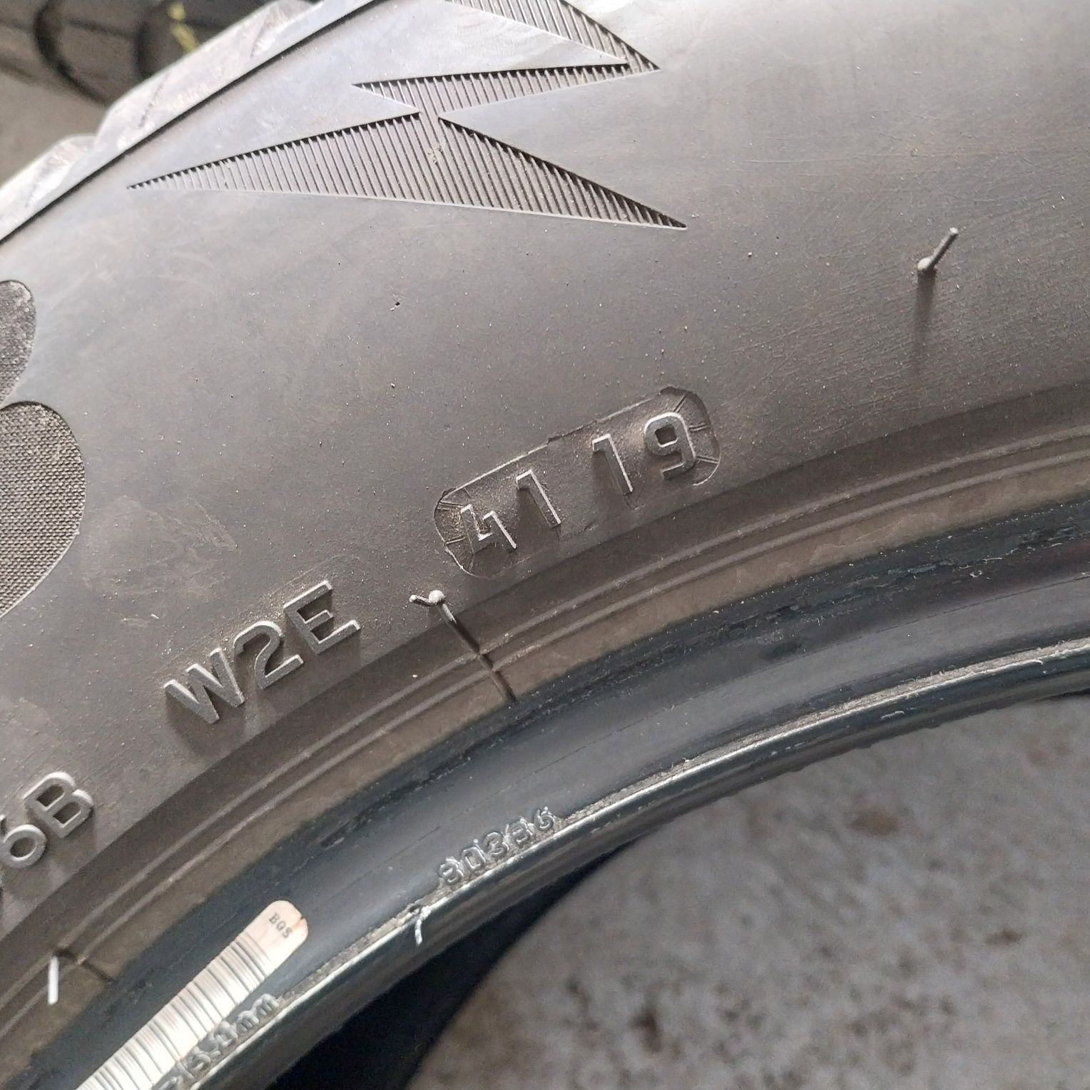 Opony Zimowe BRIDGESTONE 235/55R17 103V