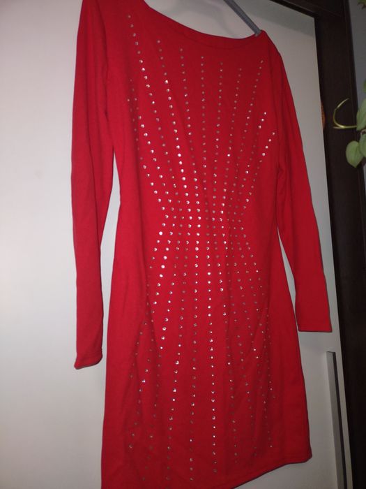 Sukienka czerwona cekinowa