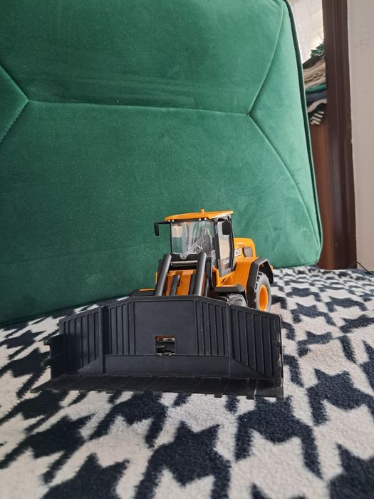 Siku ładowarka kołowa JCB 1:32