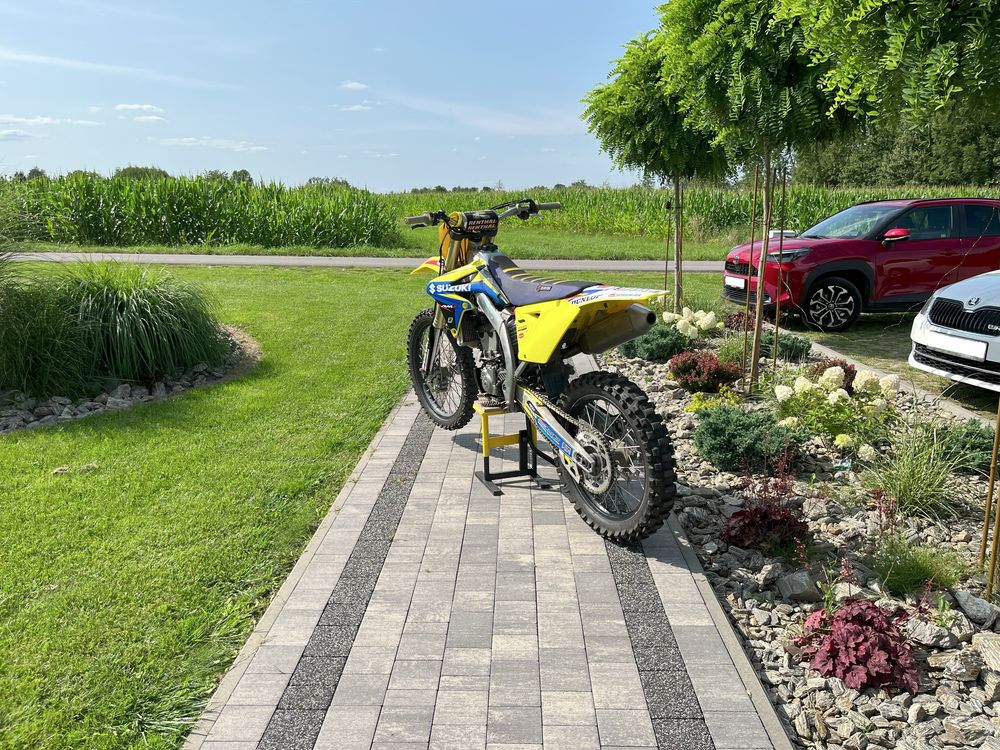 Suzuki RMZ 250 w dobrym stanie
