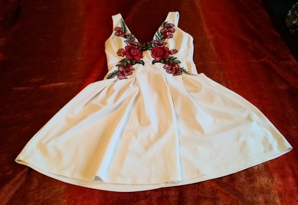 elegancka biała kremowa sukienka z haftem róże gypsy elegant